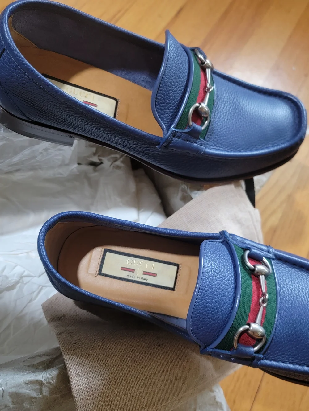 Gucci Men’s Blue Leather Loafers with signature detailing. Size 8.5. US 9.